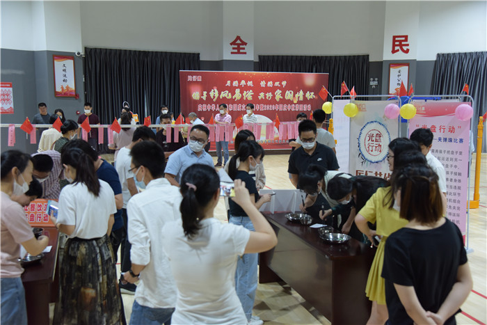 漳州片仔癀藥業(yè)股份有限公司開(kāi)展慶雙節游園活動(dòng)